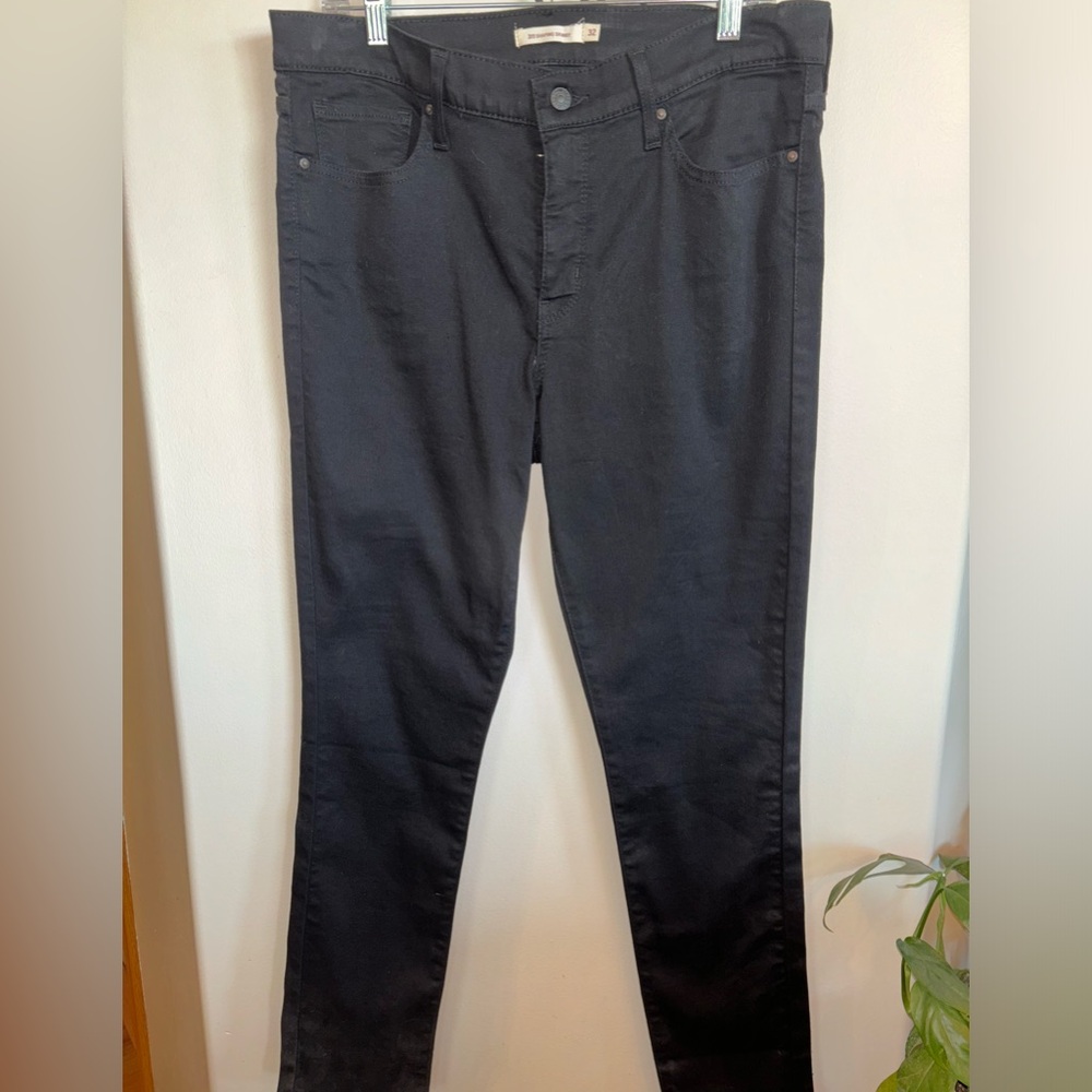 🌻Women black Levi jeans size 32 skinny